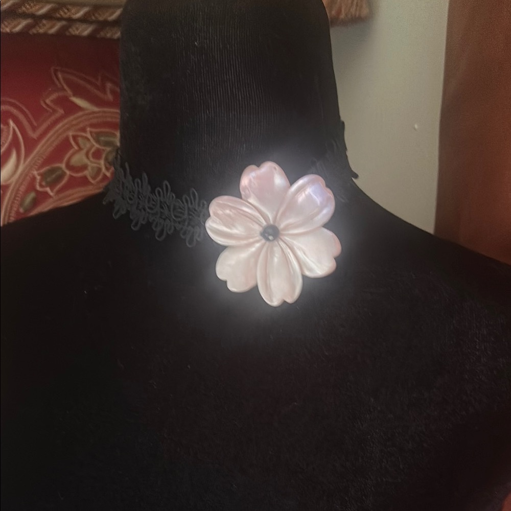 Elegant Floral Choker Necklace - Pink, flower is made of glass type material